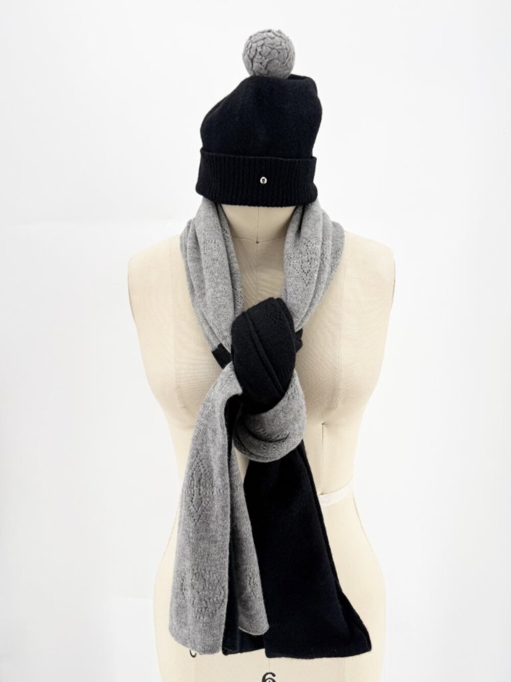 LOUIS VUITTON Knit Beanie Hat Monogram Black Wool w/ Grey Pom-Pom M75538 - Picture 7 of 7